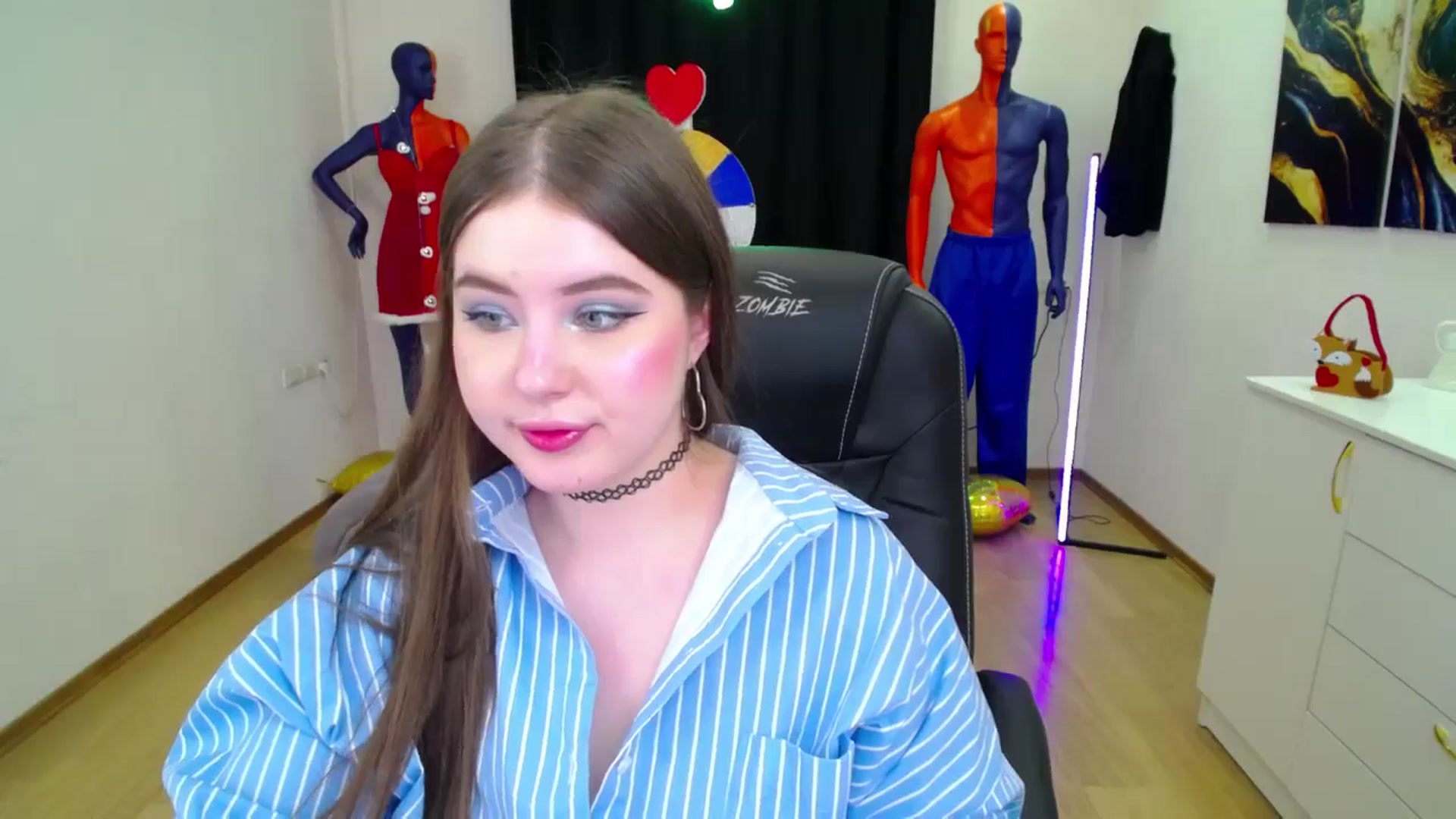 Gallery image thumbnail from AdmireMyEyes's myfreecams stream on, 02/25/2025, 23:38 image 4 of 20