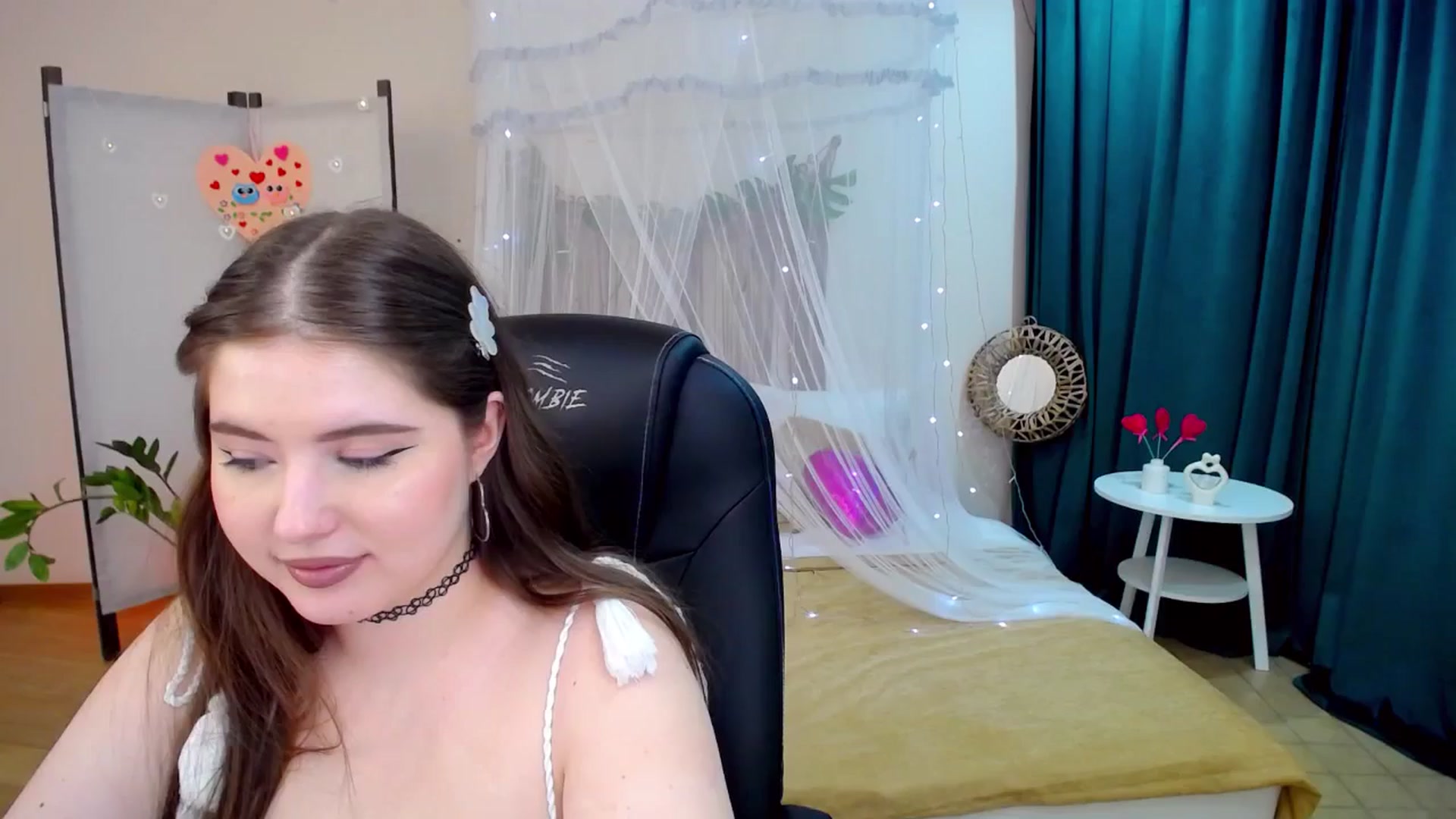 Gallery image thumbnail from AdmireMyEyes's myfreecams stream on, 02/27/2025, 03:26 image 16 of 20