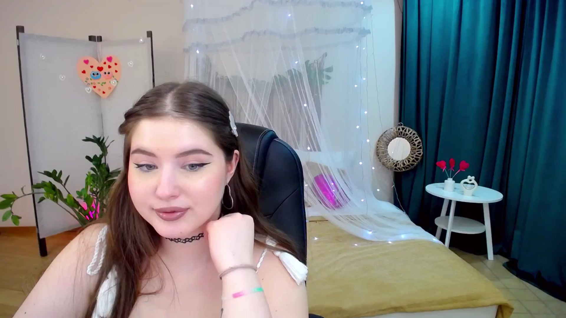 Gallery image thumbnail from AdmireMyEyes's myfreecams stream on, 02/27/2025, 03:26 image 15 of 20