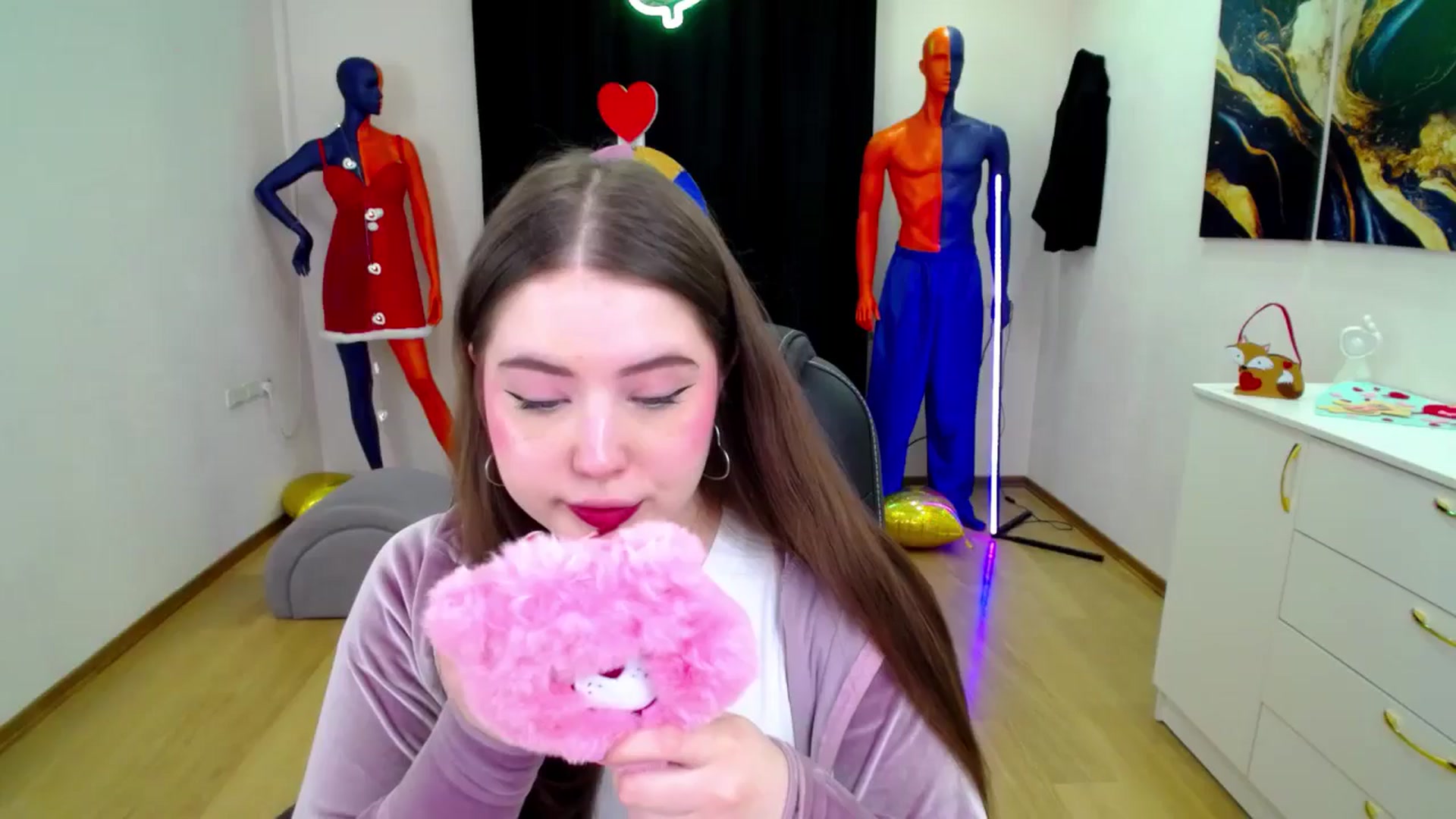 Gallery image thumbnail from AdmireMyEyes's myfreecams stream on, 02/27/2025, 18:49 image 7 of 20