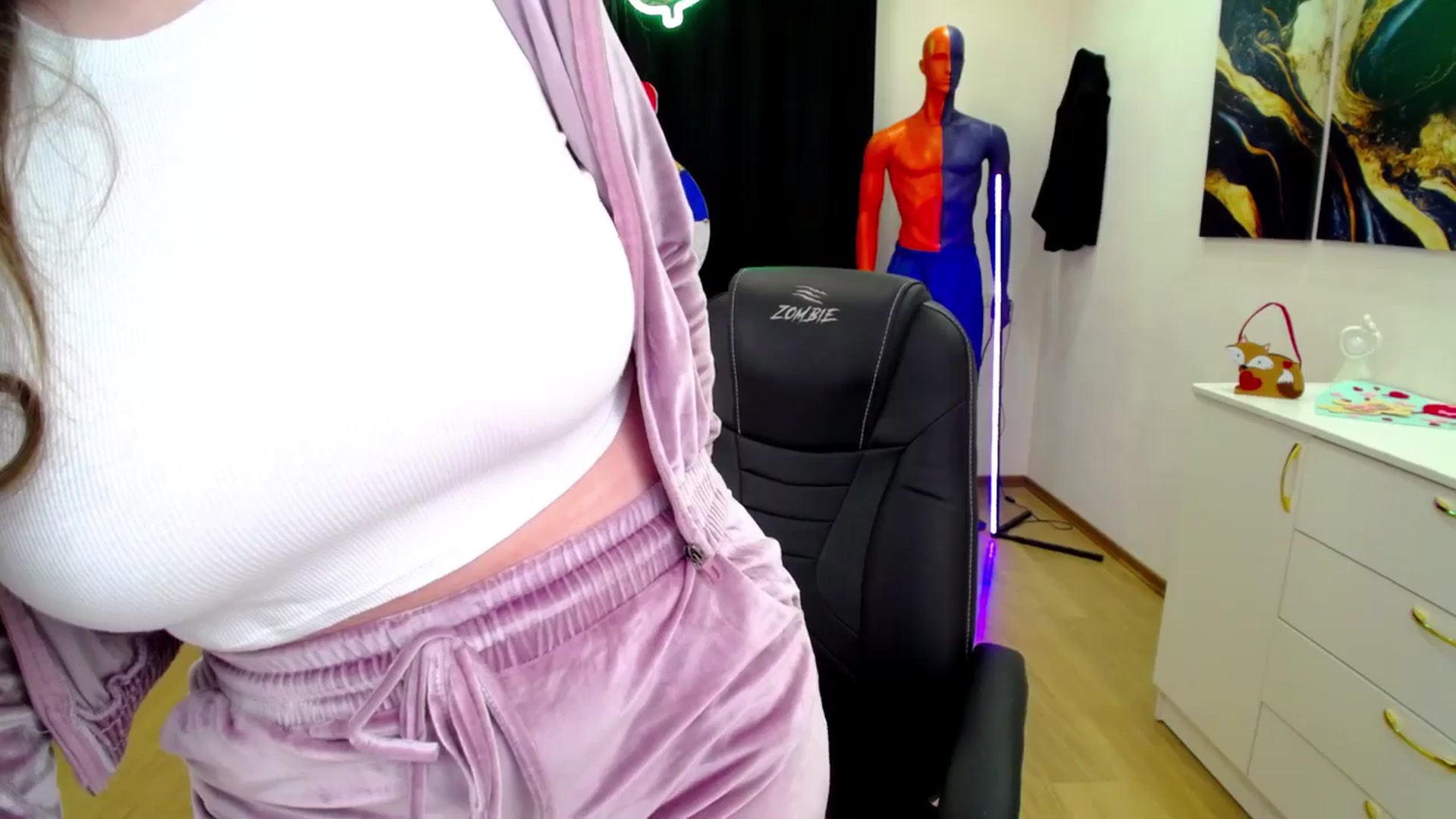 Gallery image thumbnail from AdmireMyEyes's myfreecams stream on, 02/27/2025, 18:49 image 12 of 20
