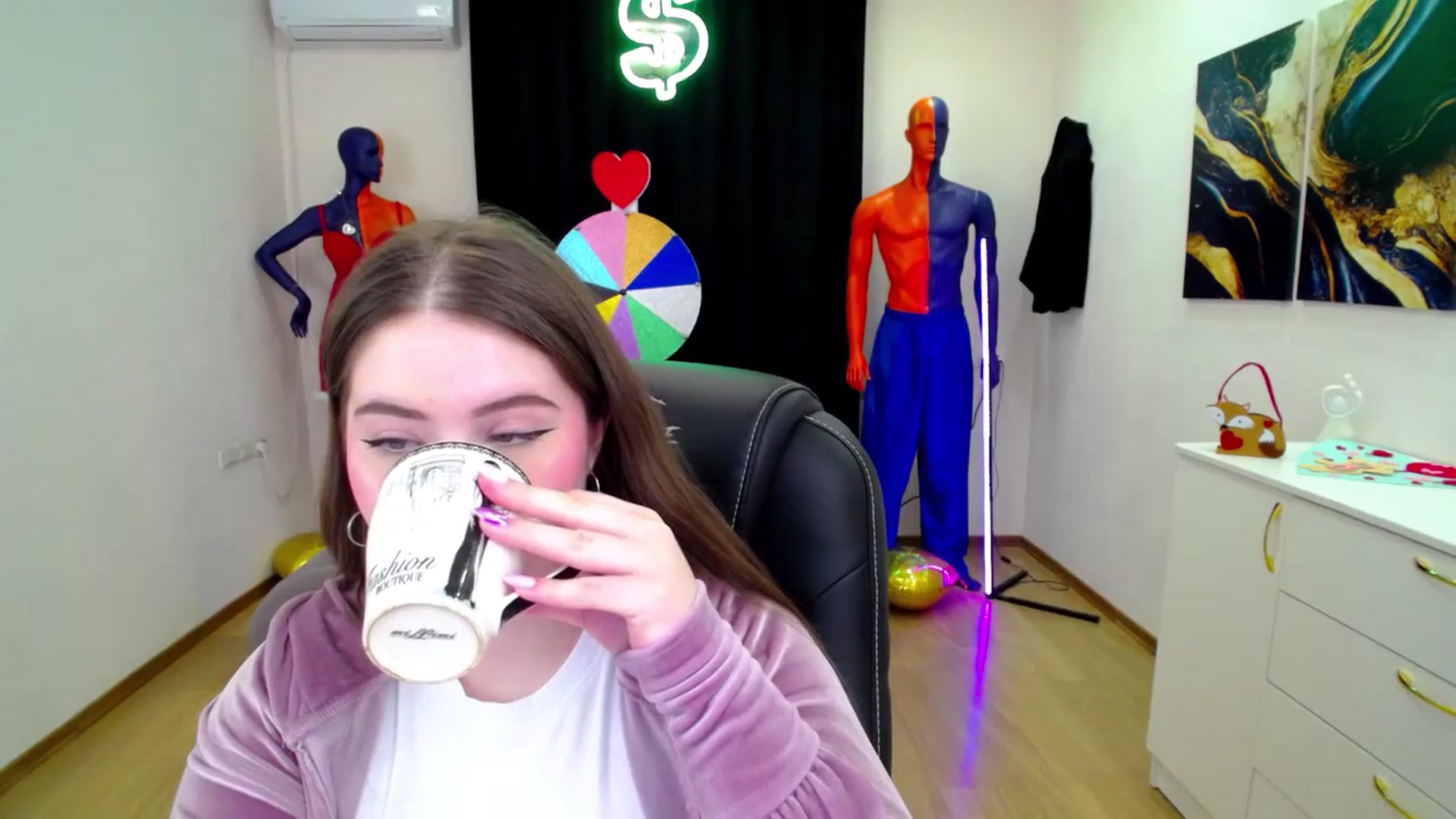 Gallery image thumbnail from AdmireMyEyes's myfreecams stream on, 02/27/2025, 19:29 image 2 of 20