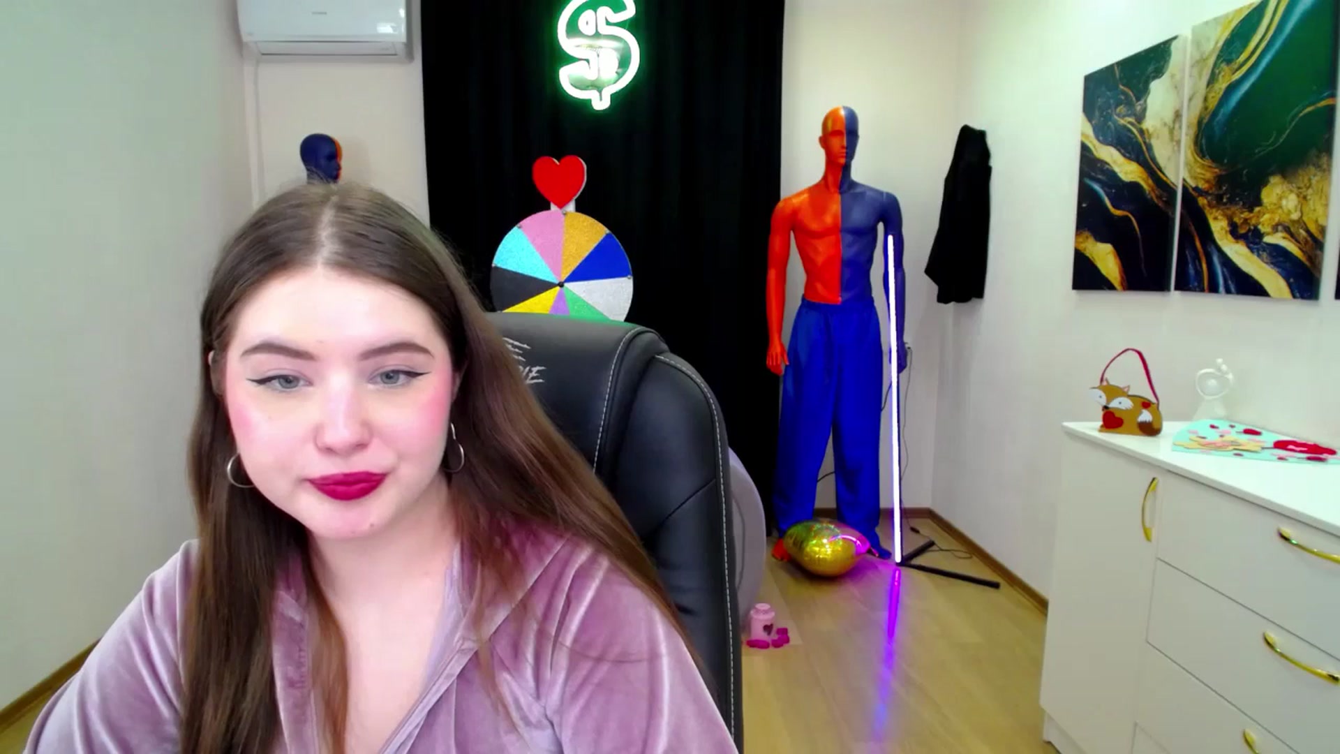 Gallery image thumbnail from AdmireMyEyes's myfreecams stream on, 02/28/2025, 24:24 image 12 of 20