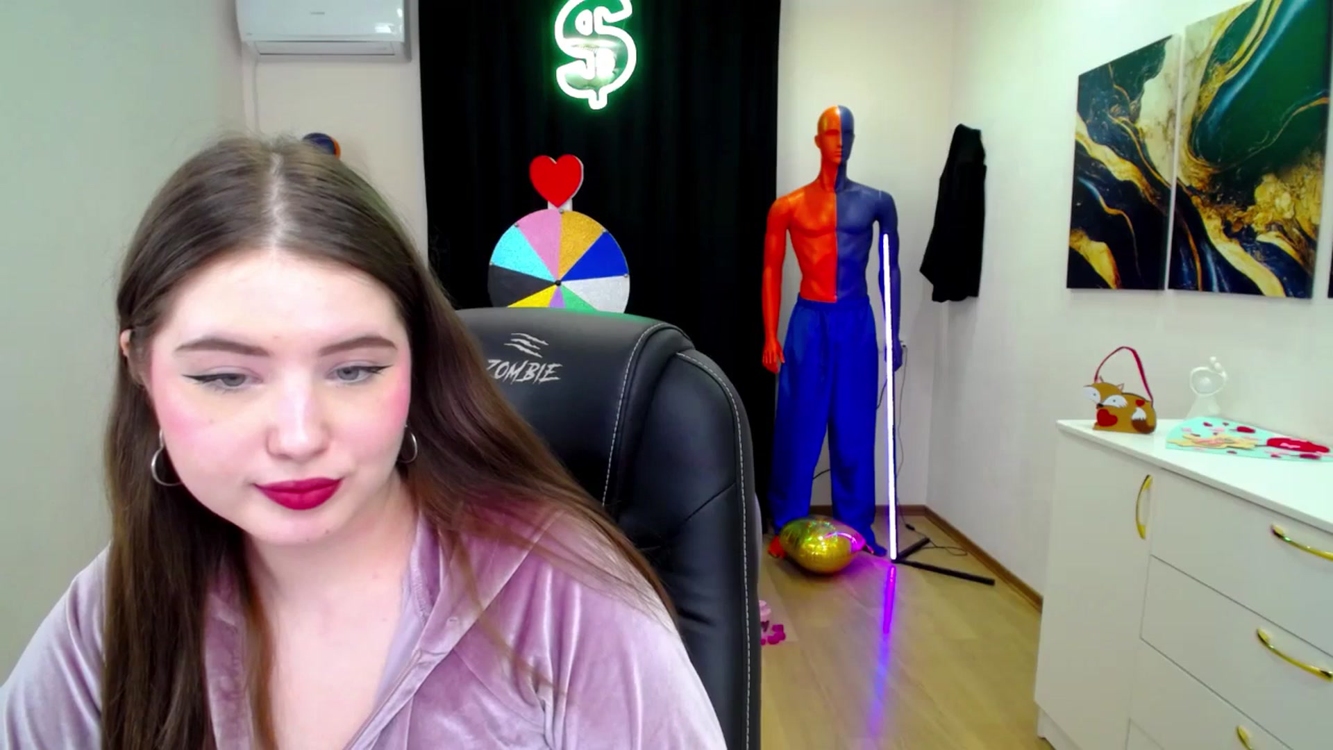 Gallery image thumbnail from AdmireMyEyes's myfreecams stream on, 02/28/2025, 24:24 image 6 of 20