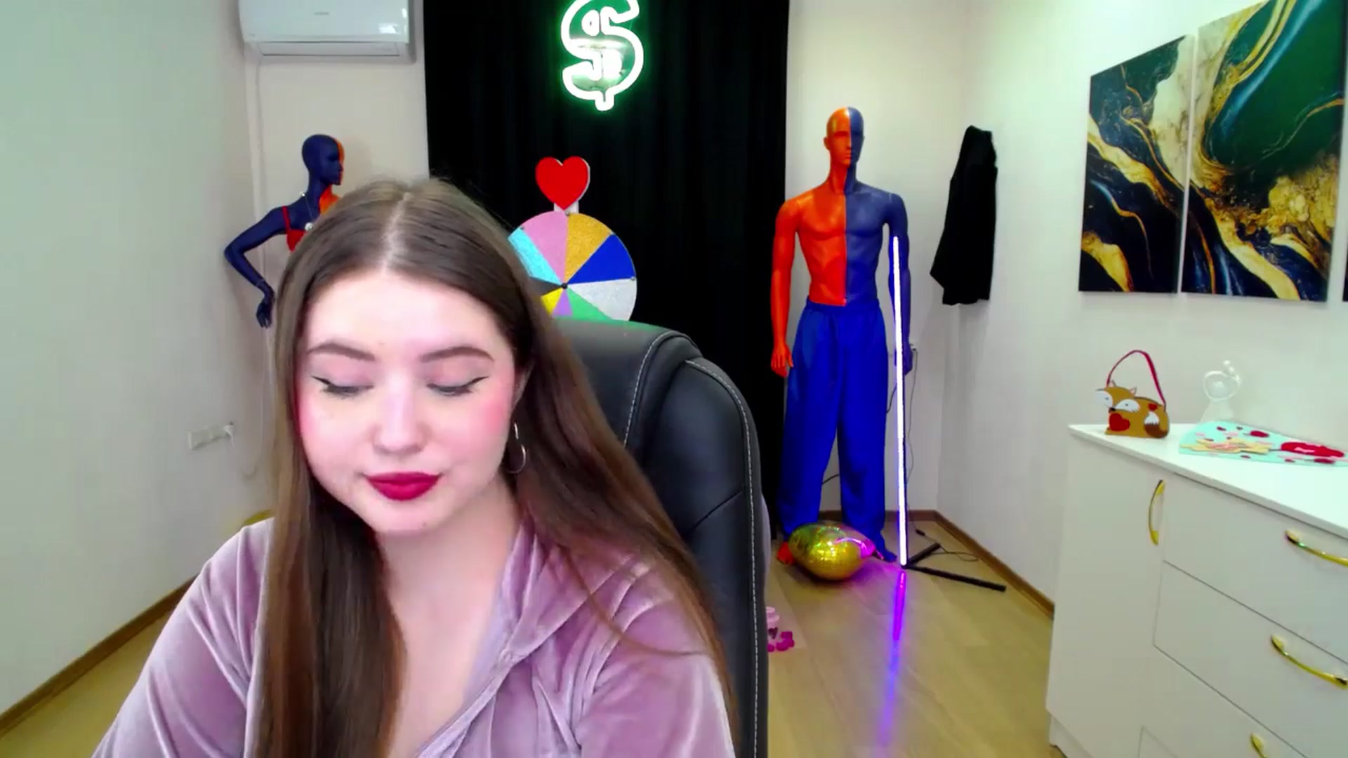 Gallery image thumbnail from AdmireMyEyes's myfreecams stream on, 02/28/2025, 24:24 image 4 of 20