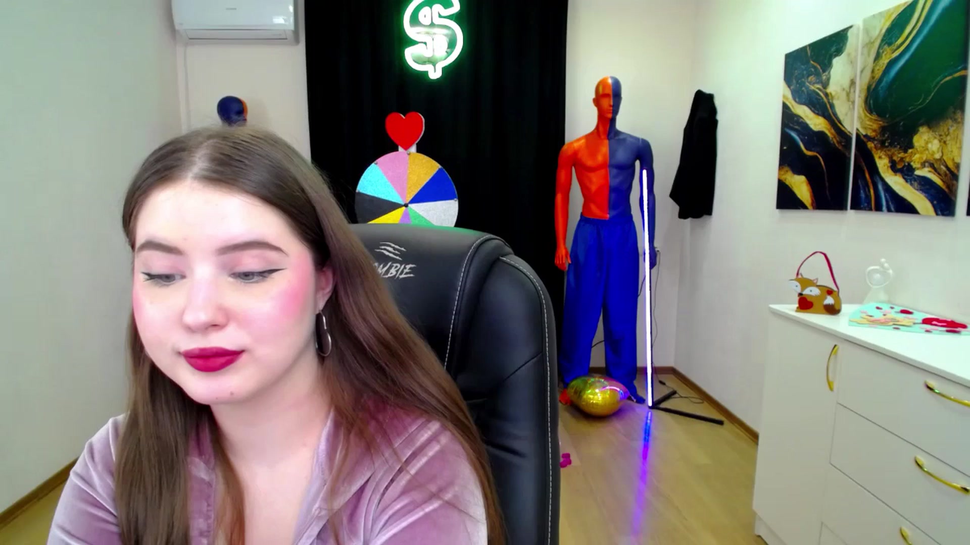 Gallery image thumbnail from AdmireMyEyes's myfreecams stream on, 02/28/2025, 24:24 image 9 of 20
