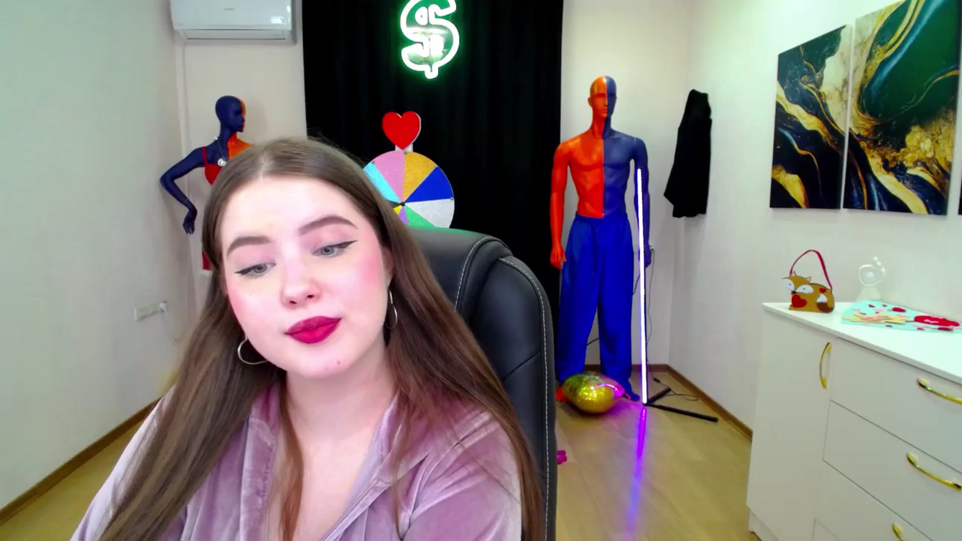 Gallery image thumbnail from AdmireMyEyes's myfreecams stream on, 02/28/2025, 24:24 image 8 of 20