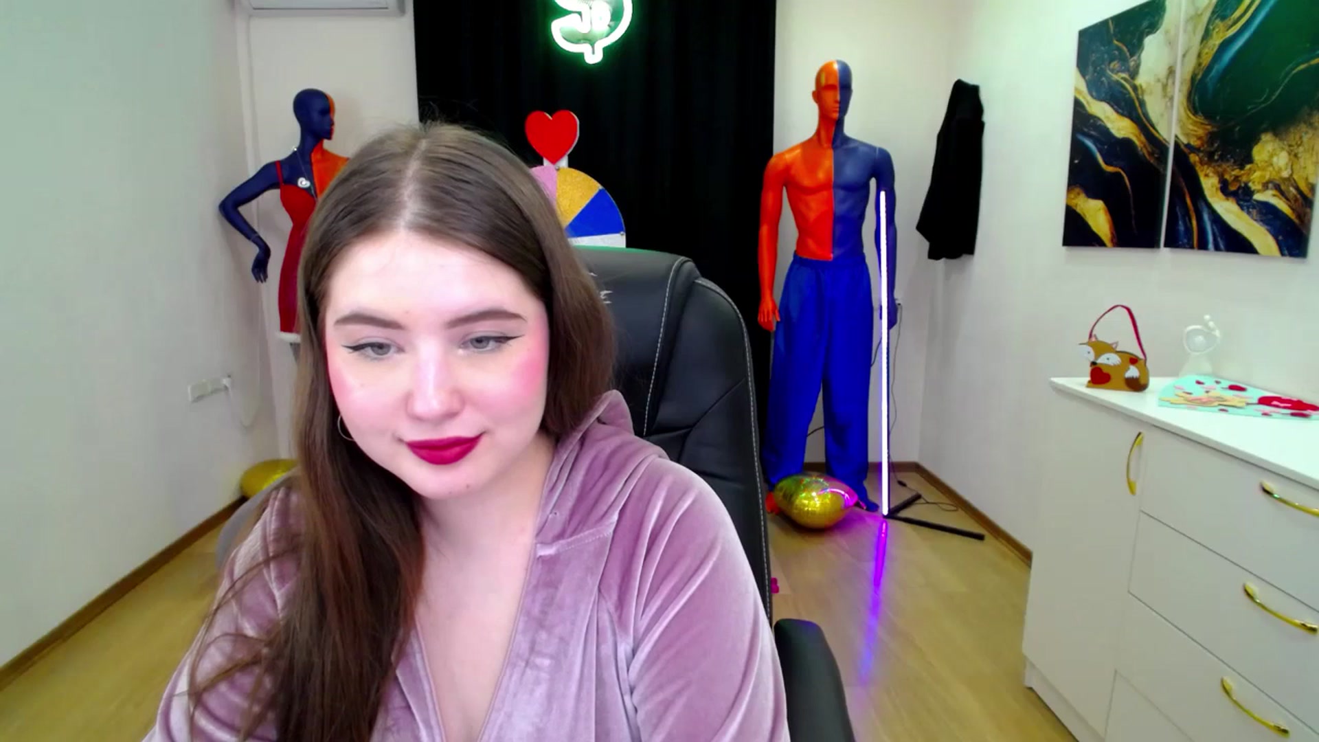 Gallery image thumbnail from AdmireMyEyes's myfreecams stream on, 02/28/2025, 01:03 image 17 of 20