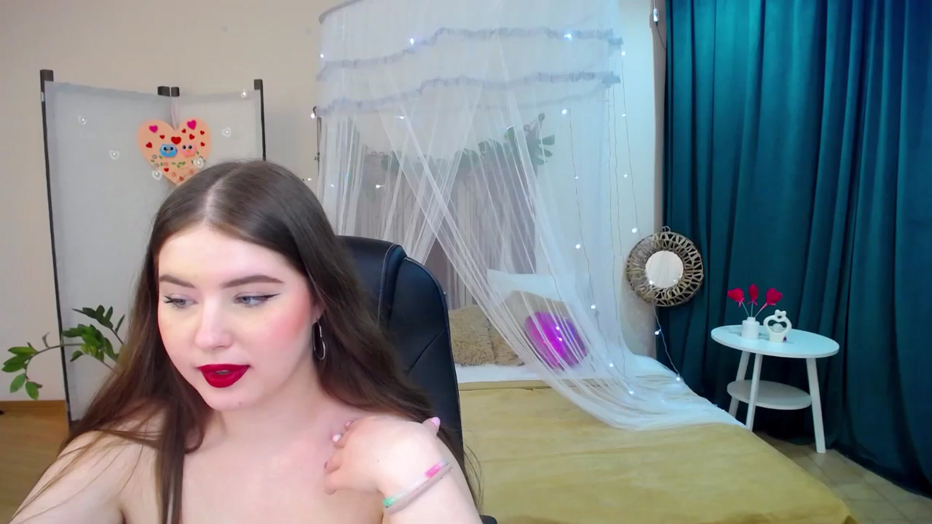 Gallery image thumbnail from AdmireMyEyes's myfreecams stream on, 03/01/2025, 24:57 image 14 of 20