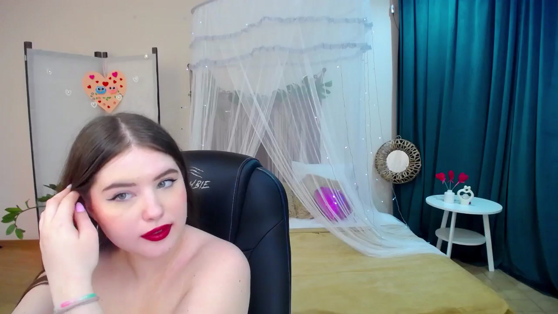Gallery image thumbnail from AdmireMyEyes's myfreecams stream on, 03/01/2025, 24:57 image 18 of 20