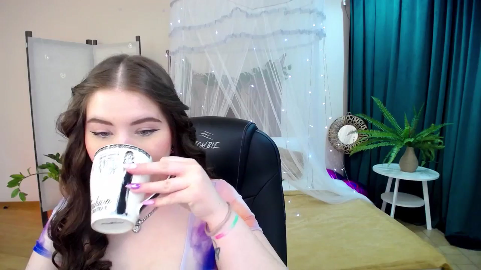 Gallery image thumbnail from AdmireMyEyes's myfreecams stream on, 03/04/2025, 04:46 image 20 of 20