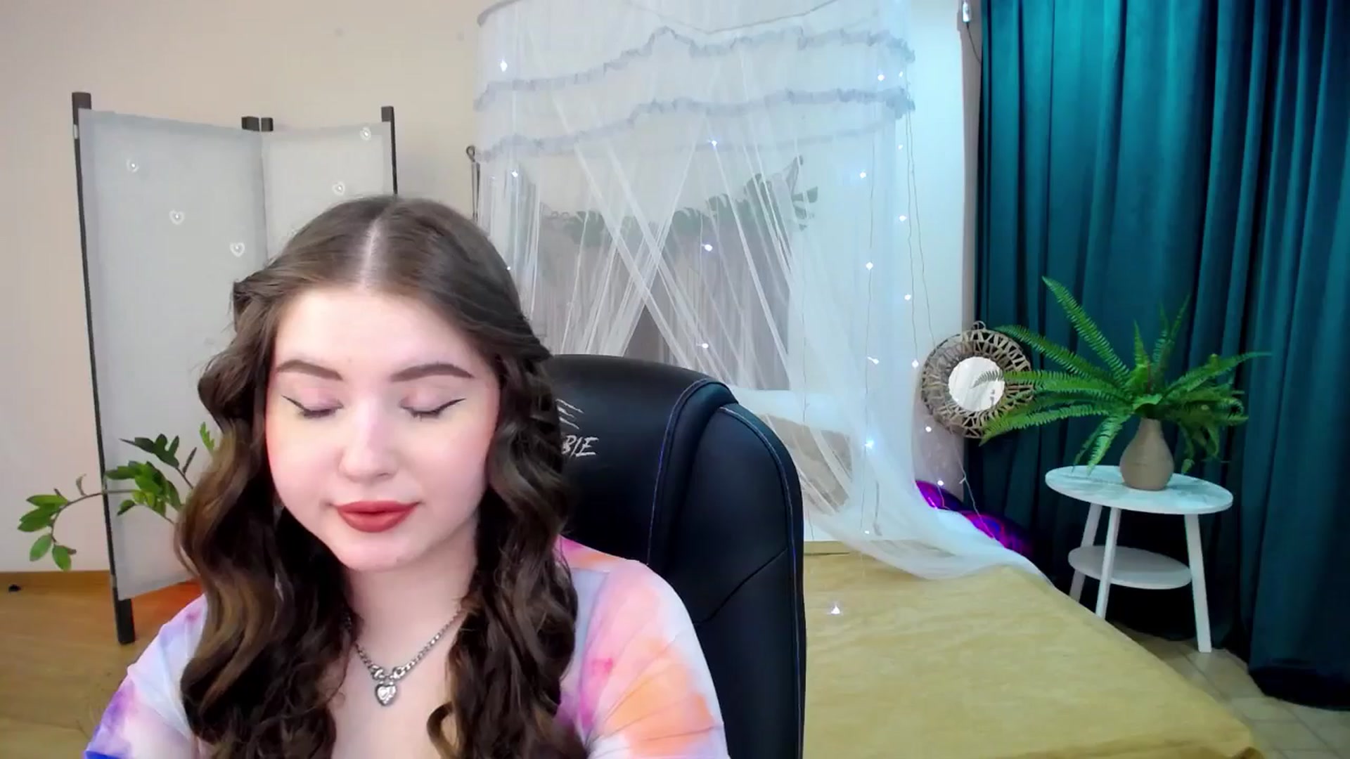 Gallery image thumbnail from AdmireMyEyes's myfreecams stream on, 03/04/2025, 05:06 image 14 of 20