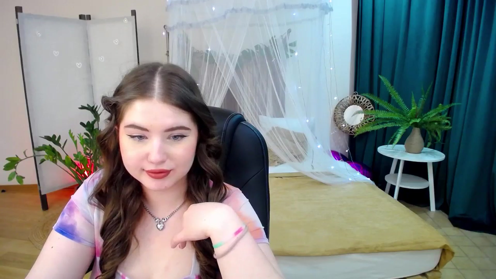 Gallery image thumbnail from AdmireMyEyes's myfreecams stream on, 03/04/2025, 09:50 image 16 of 20