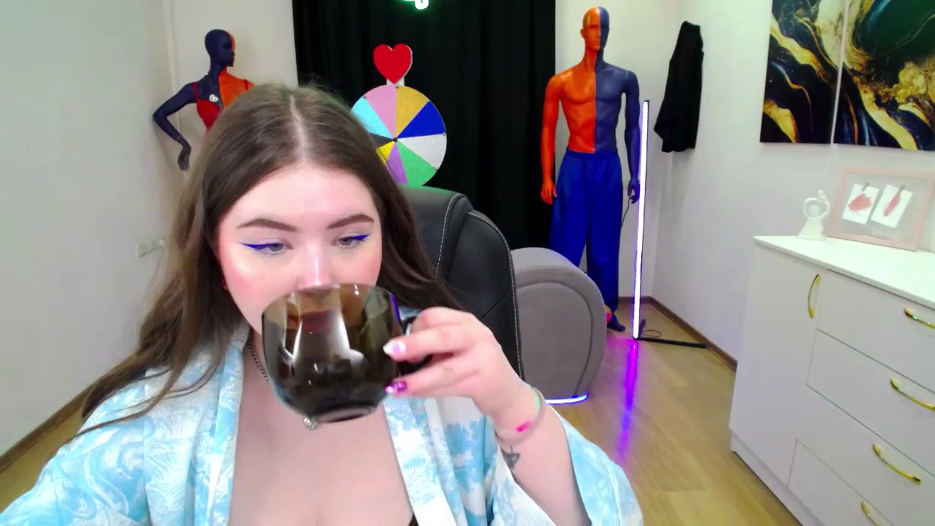 Gallery image thumbnail from AdmireMyEyes's myfreecams stream on, 03/05/2025, 07:22 image 2 of 20