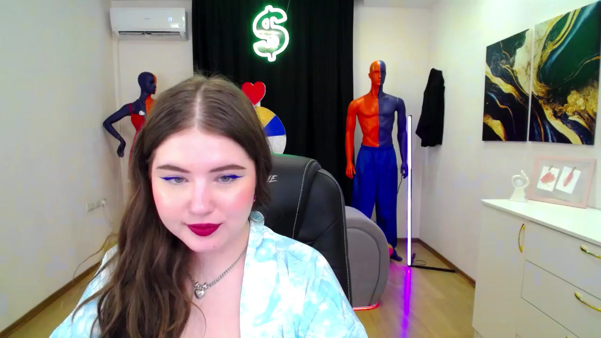 Gallery image thumbnail from AdmireMyEyes's myfreecams stream on, 03/05/2025, 08:33 image 17 of 20