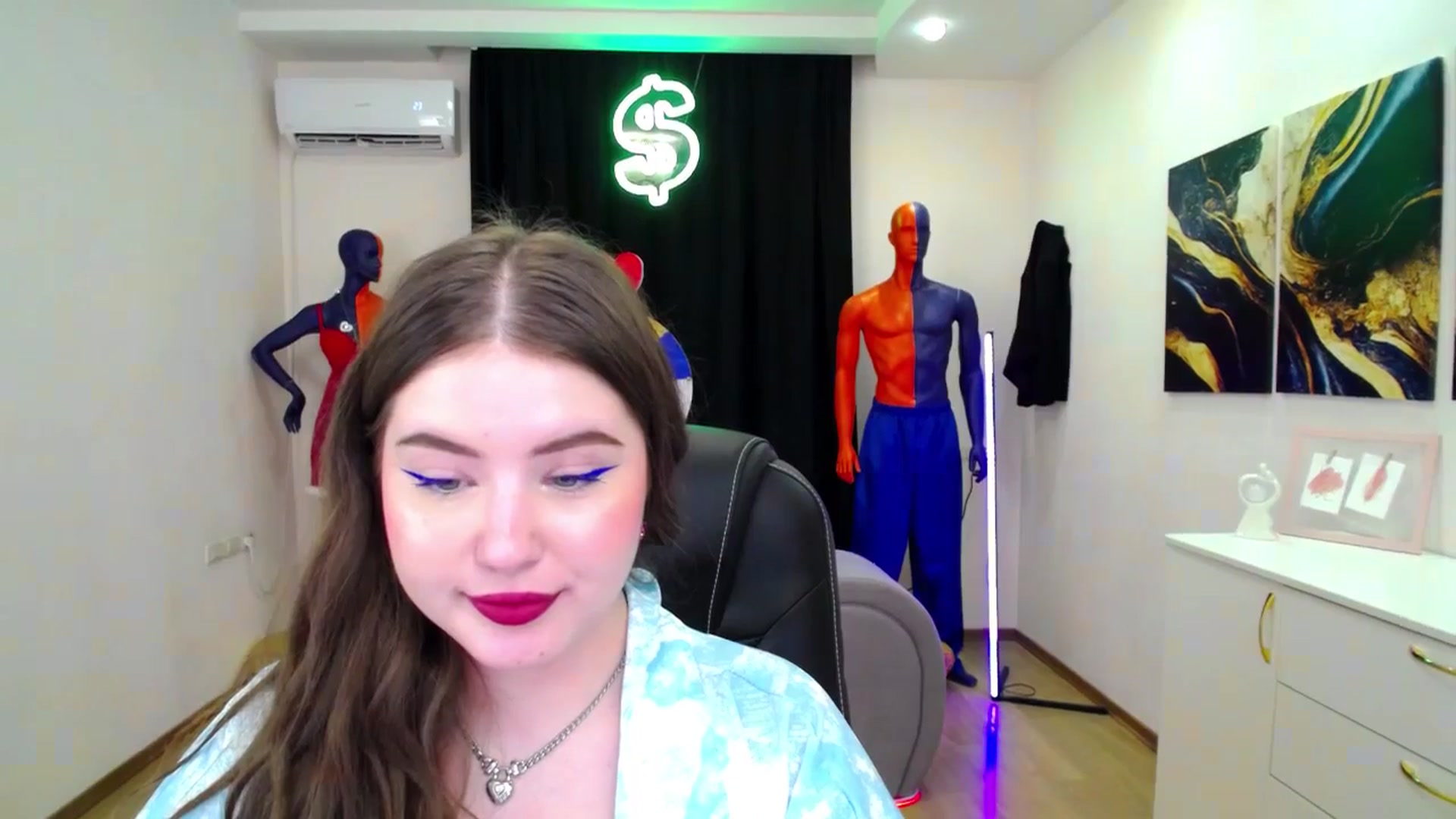 Gallery image thumbnail from AdmireMyEyes's myfreecams stream on, 03/05/2025, 08:33 image 16 of 20