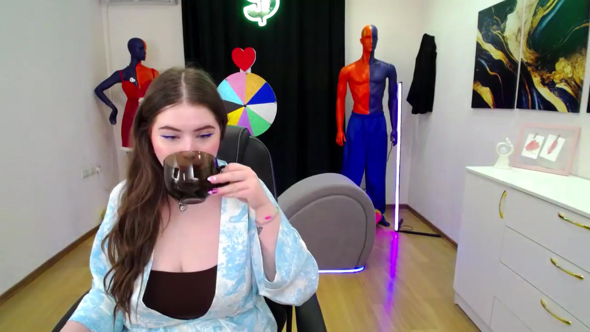 Gallery image thumbnail from AdmireMyEyes's myfreecams stream on, 03/05/2025, 09:44 image 14 of 20