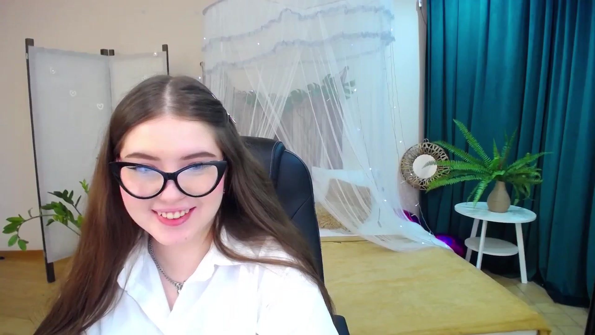 Gallery image thumbnail from AdmireMyEyes's myfreecams stream on, 03/07/2025, 19:04 image 20 of 20