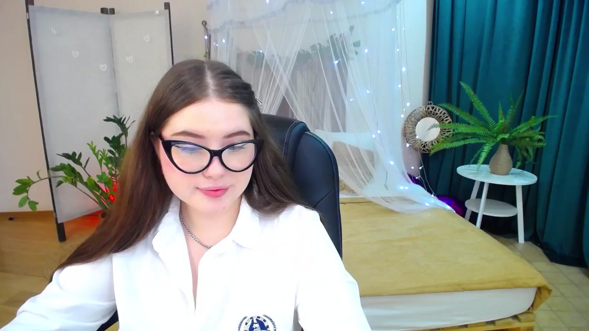 Gallery image thumbnail from AdmireMyEyes's myfreecams stream on, 03/07/2025, 19:04 image 5 of 20