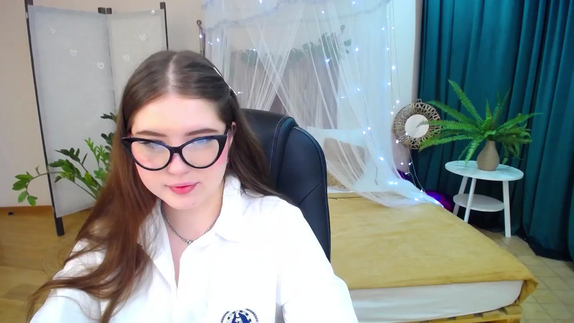 Gallery image thumbnail from AdmireMyEyes's myfreecams stream on, 03/07/2025, 19:04 image 8 of 20