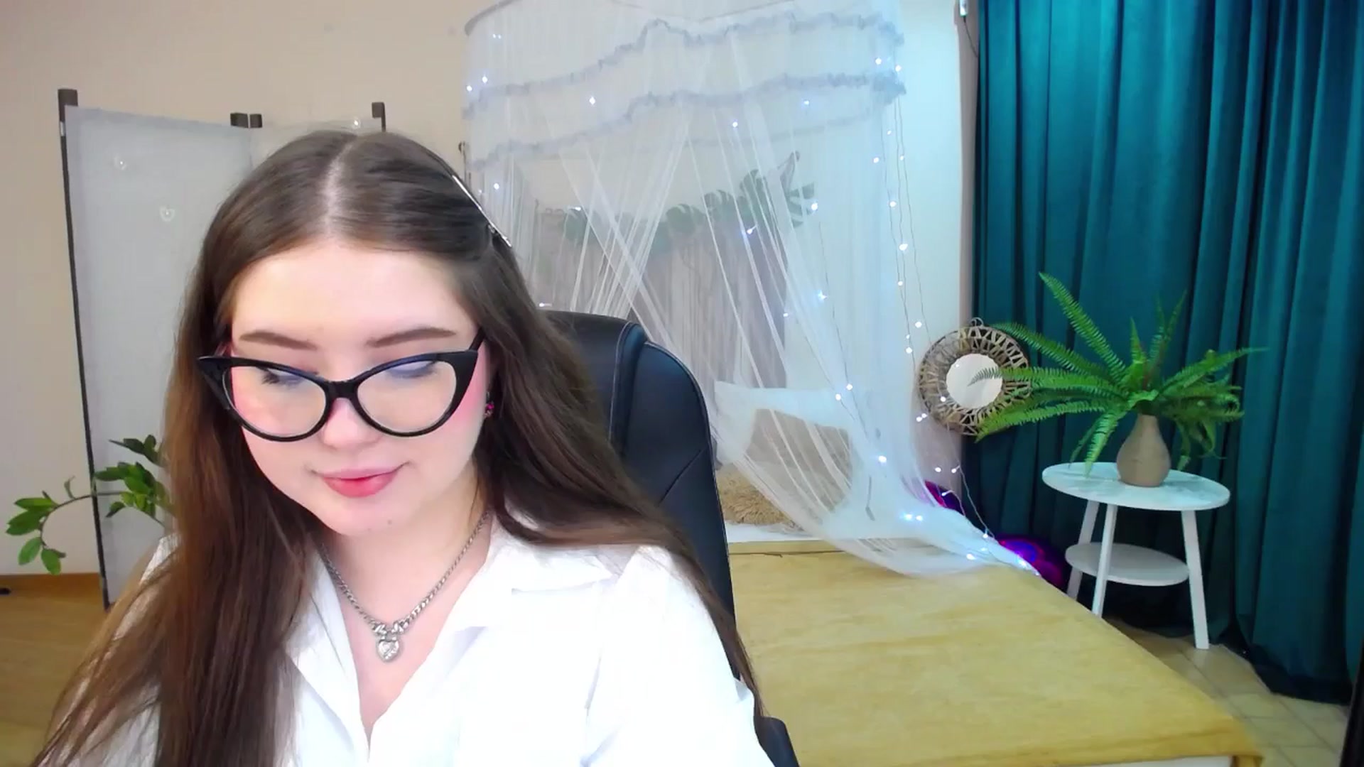 Gallery image thumbnail from AdmireMyEyes's myfreecams stream on, 03/07/2025, 19:04 image 19 of 20