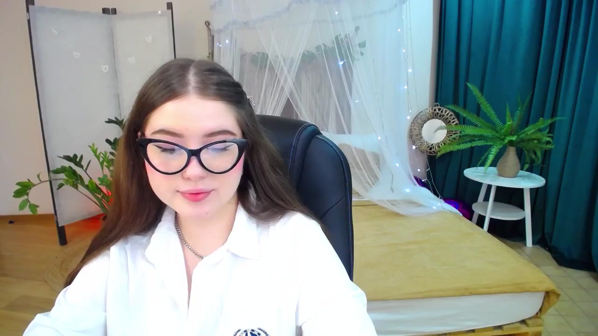 Gallery image thumbnail from AdmireMyEyes's myfreecams stream on, 03/07/2025, 19:04 image 4 of 20