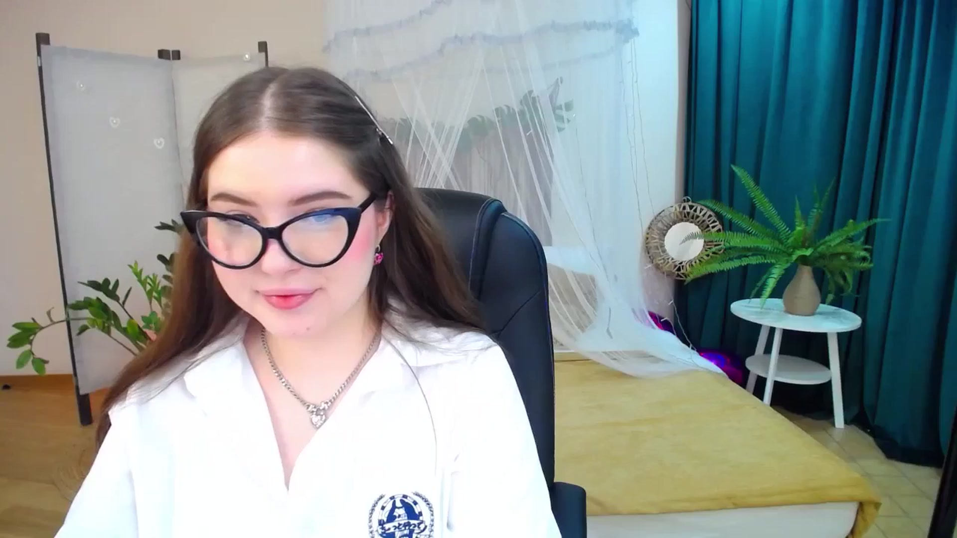 Gallery image thumbnail from AdmireMyEyes's myfreecams stream on, 03/07/2025, 19:38 image 14 of 20