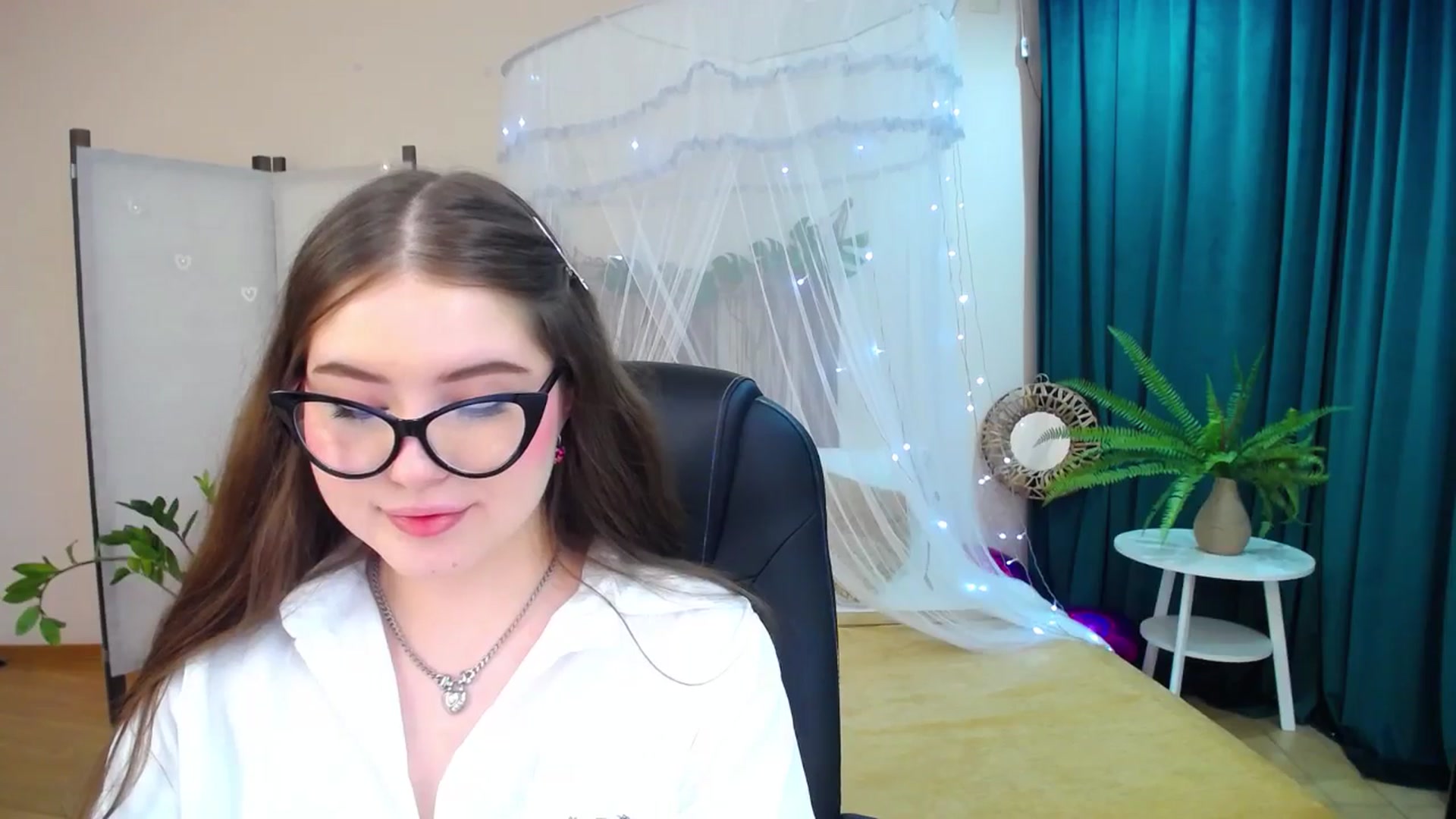 Gallery image thumbnail from AdmireMyEyes's myfreecams stream on, 03/07/2025, 19:38 image 9 of 20