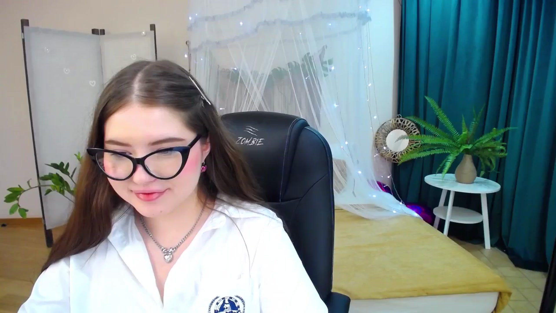 Gallery image thumbnail from AdmireMyEyes's myfreecams stream on, 03/07/2025, 19:38 image 16 of 20
