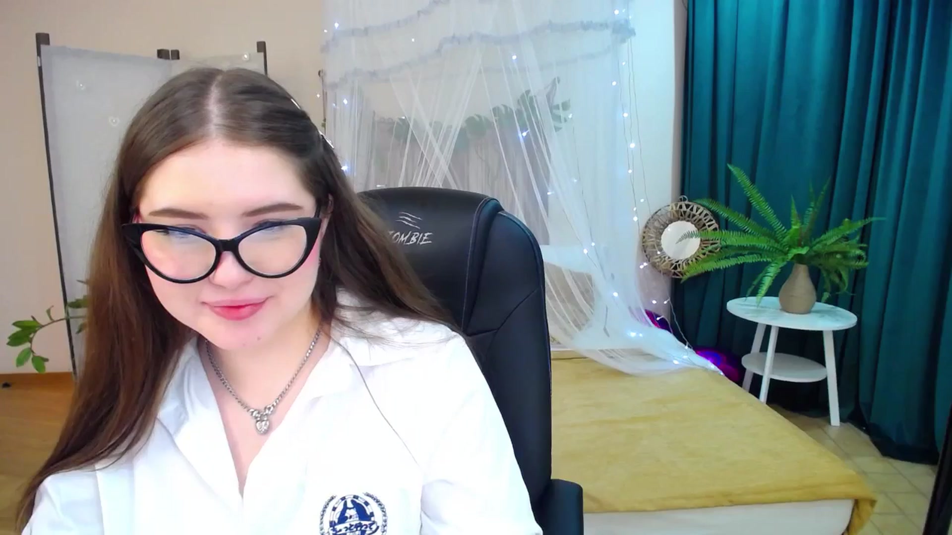 Gallery image thumbnail from AdmireMyEyes's myfreecams stream on, 03/07/2025, 19:38 image 13 of 20