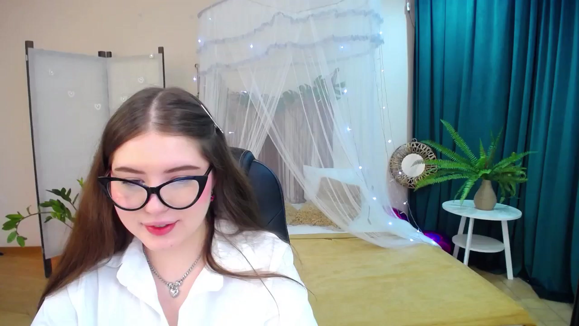 Gallery image thumbnail from AdmireMyEyes's myfreecams stream on, 03/07/2025, 19:38 image 1 of 20