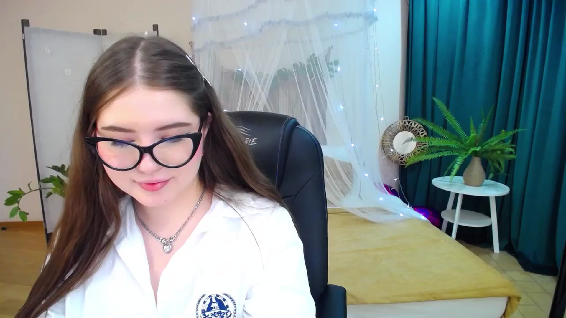 Gallery image thumbnail from AdmireMyEyes's myfreecams stream on, 03/07/2025, 19:38 image 10 of 20