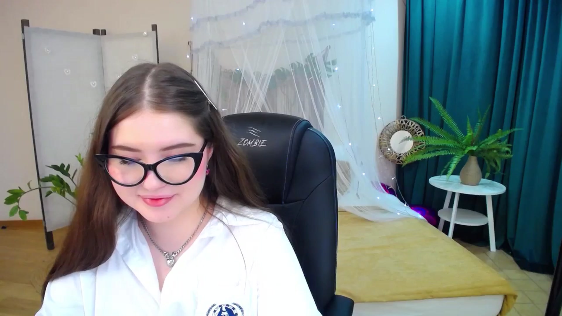 Gallery image thumbnail from AdmireMyEyes's myfreecams stream on, 03/07/2025, 19:38 image 17 of 20