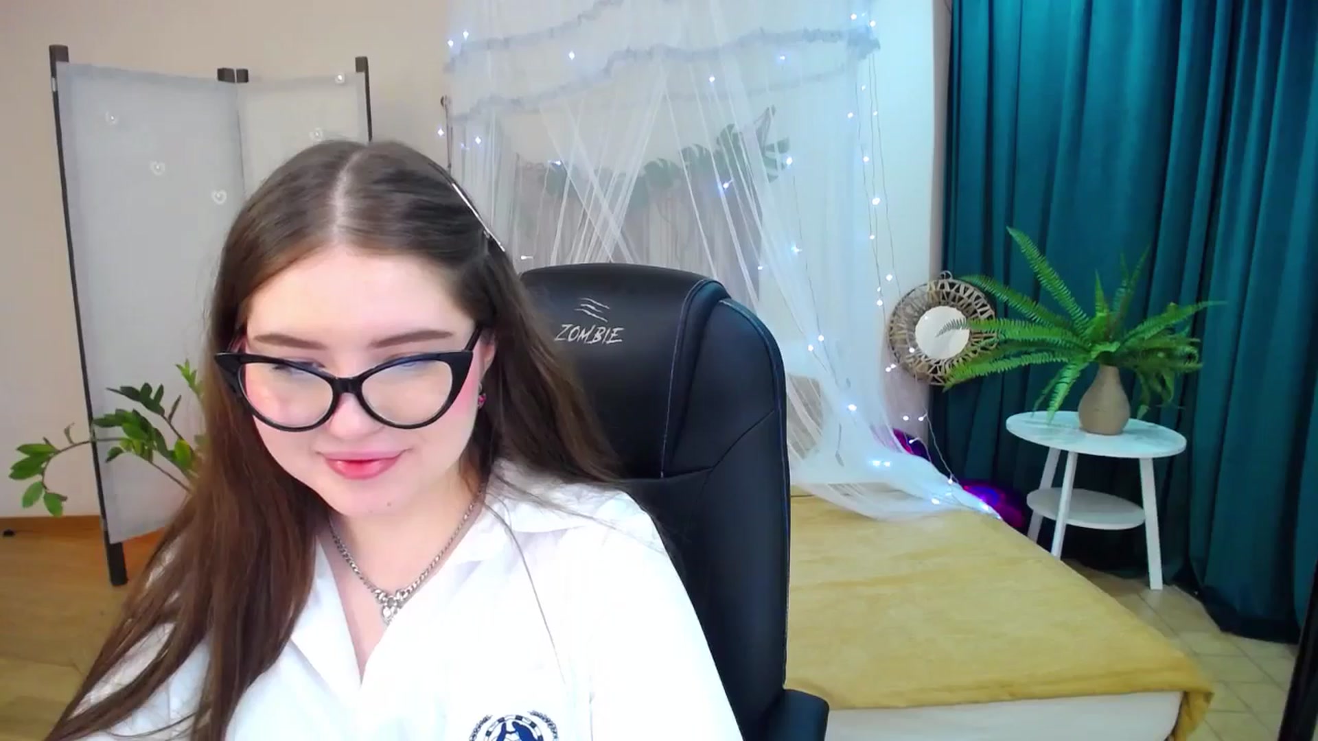 Gallery image thumbnail from AdmireMyEyes's myfreecams stream on, 03/07/2025, 19:38 image 19 of 20