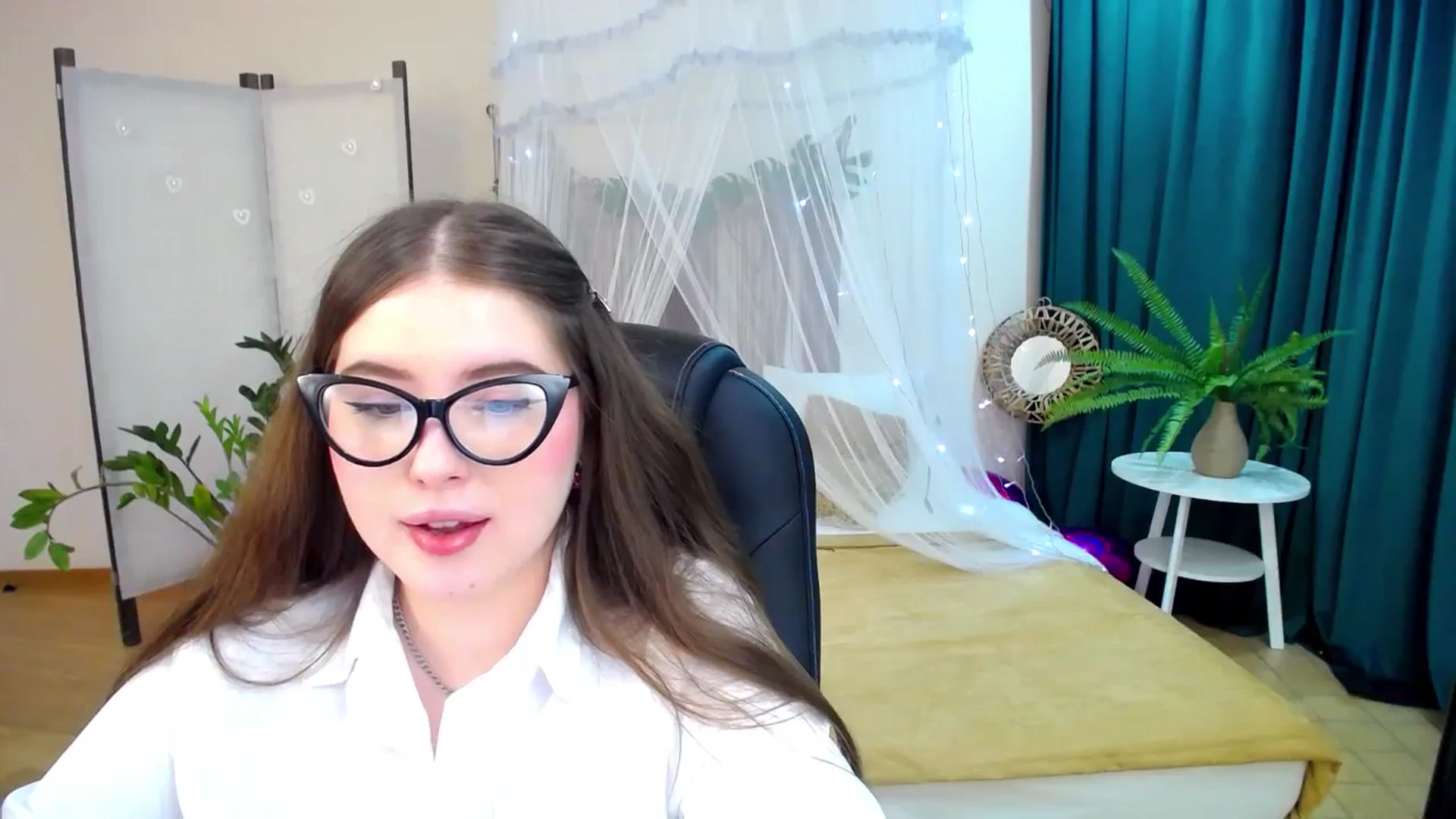 Gallery image thumbnail from AdmireMyEyes's myfreecams stream on, 03/07/2025, 20:33 image 2 of 20