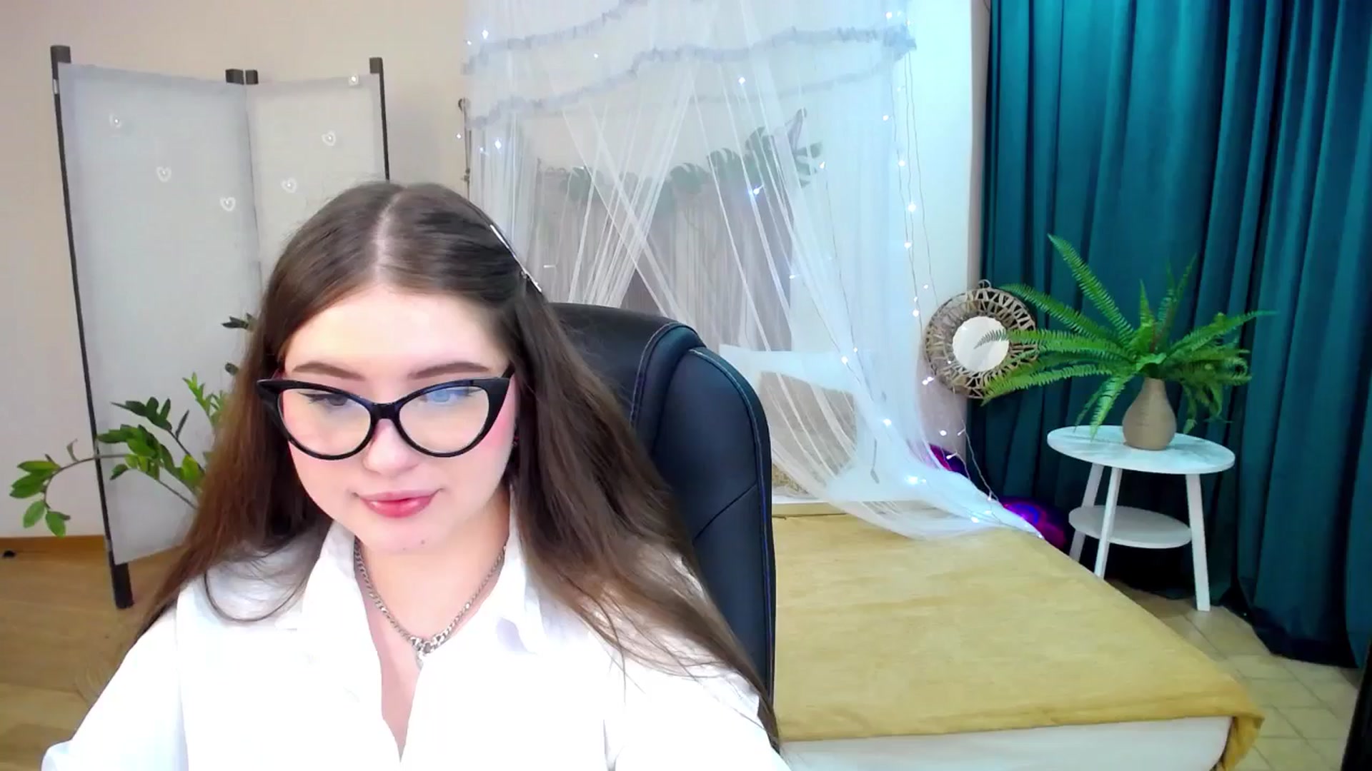 Gallery image thumbnail from AdmireMyEyes's myfreecams stream on, 03/07/2025, 20:33 image 1 of 20