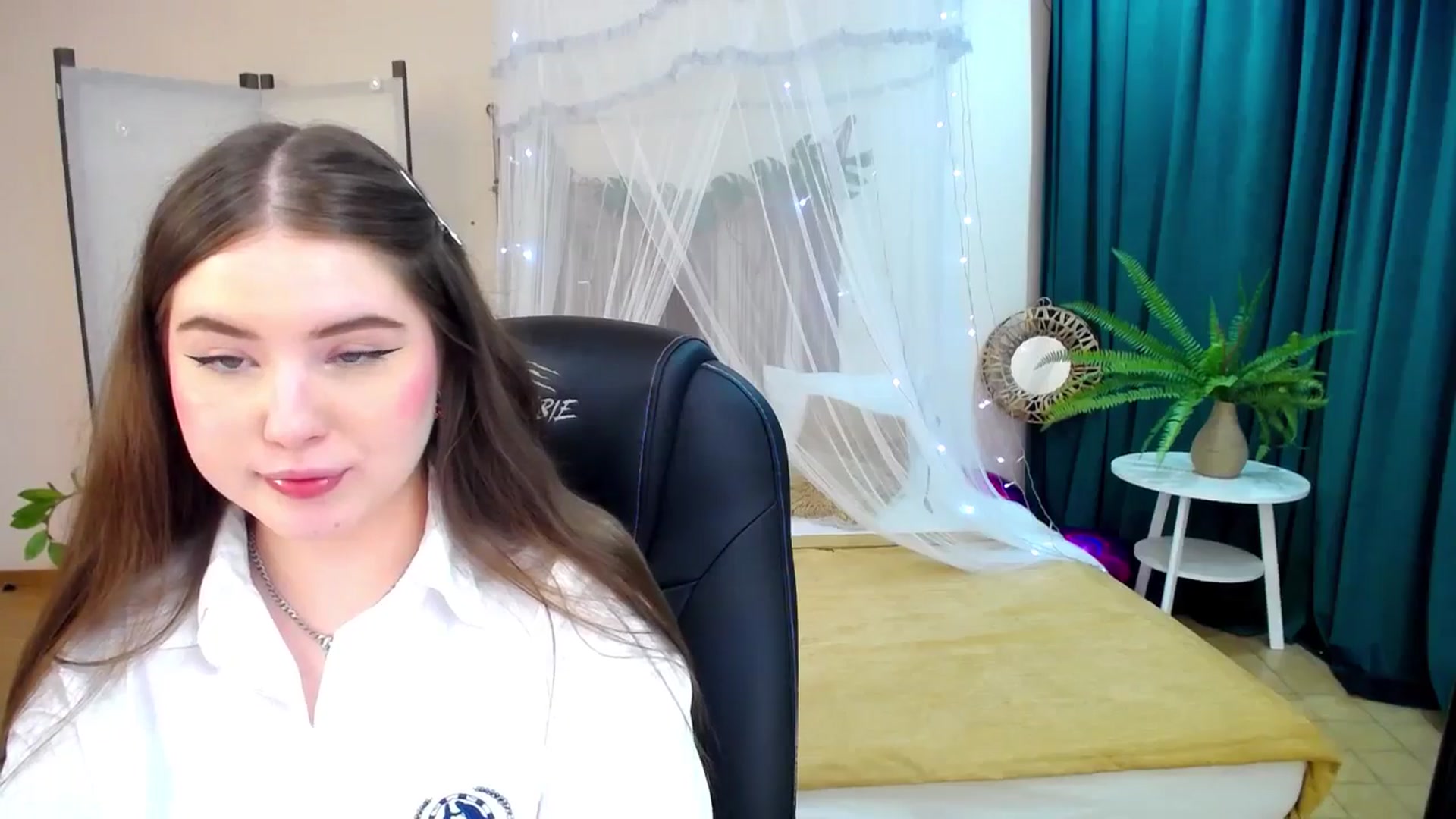 Gallery image thumbnail from AdmireMyEyes's myfreecams stream on, 03/07/2025, 20:33 image 4 of 20