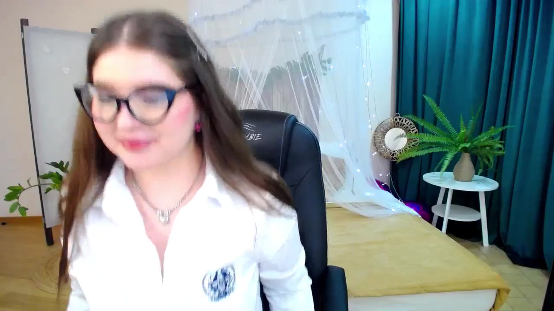 Gallery image thumbnail from AdmireMyEyes's myfreecams stream on, 03/07/2025, 20:33 image 7 of 20