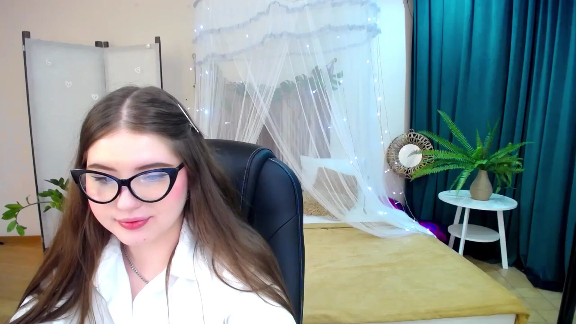 Gallery image thumbnail from AdmireMyEyes's myfreecams stream on, 03/07/2025, 21:31 image 15 of 20