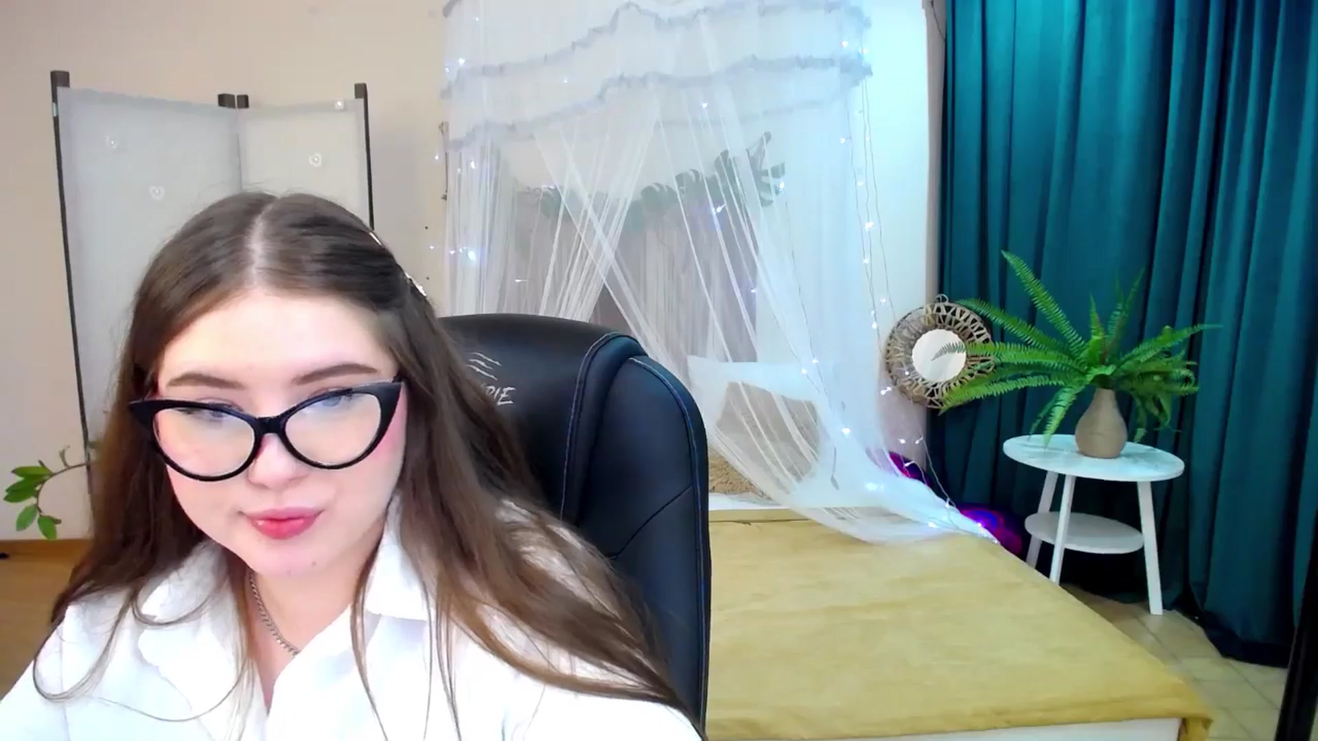 Gallery image thumbnail from AdmireMyEyes's myfreecams stream on, 03/07/2025, 21:31 image 8 of 20