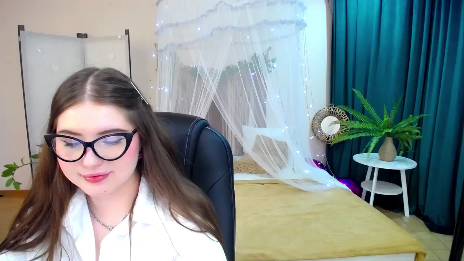 Gallery image thumbnail from AdmireMyEyes's myfreecams stream on, 03/07/2025, 21:31 image 13 of 20