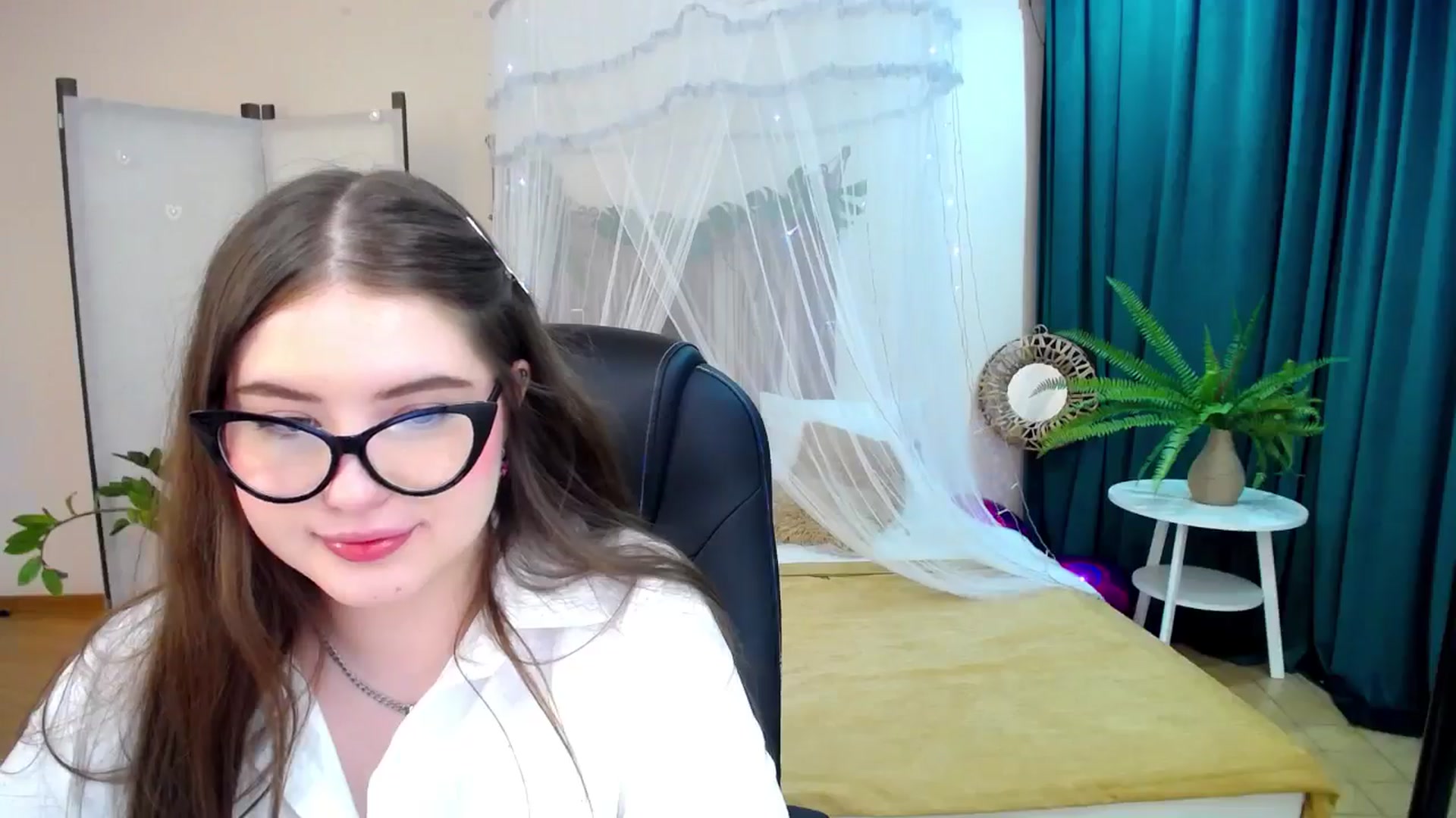 Gallery image thumbnail from AdmireMyEyes's myfreecams stream on, 03/07/2025, 21:31 image 3 of 20