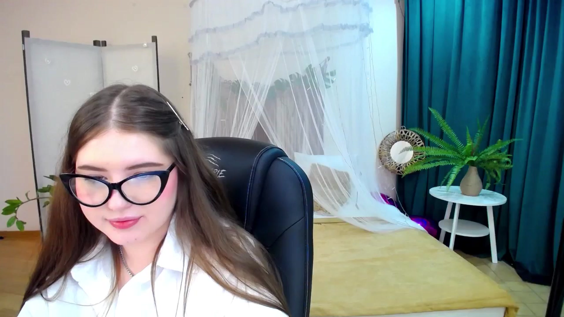 Gallery image thumbnail from AdmireMyEyes's myfreecams stream on, 03/07/2025, 21:31 image 10 of 20