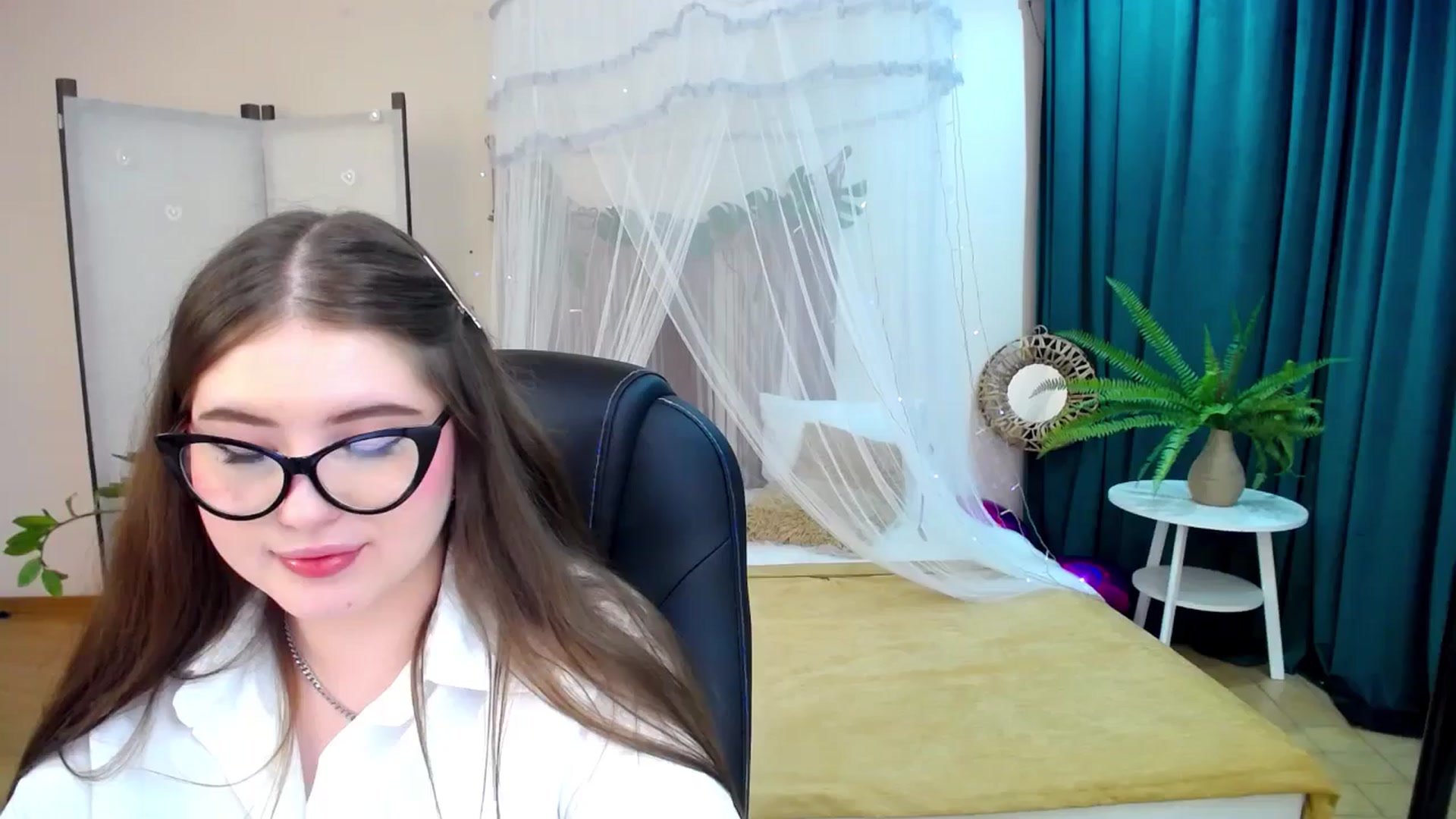 Gallery image thumbnail from AdmireMyEyes's myfreecams stream on, 03/07/2025, 21:31 image 9 of 20