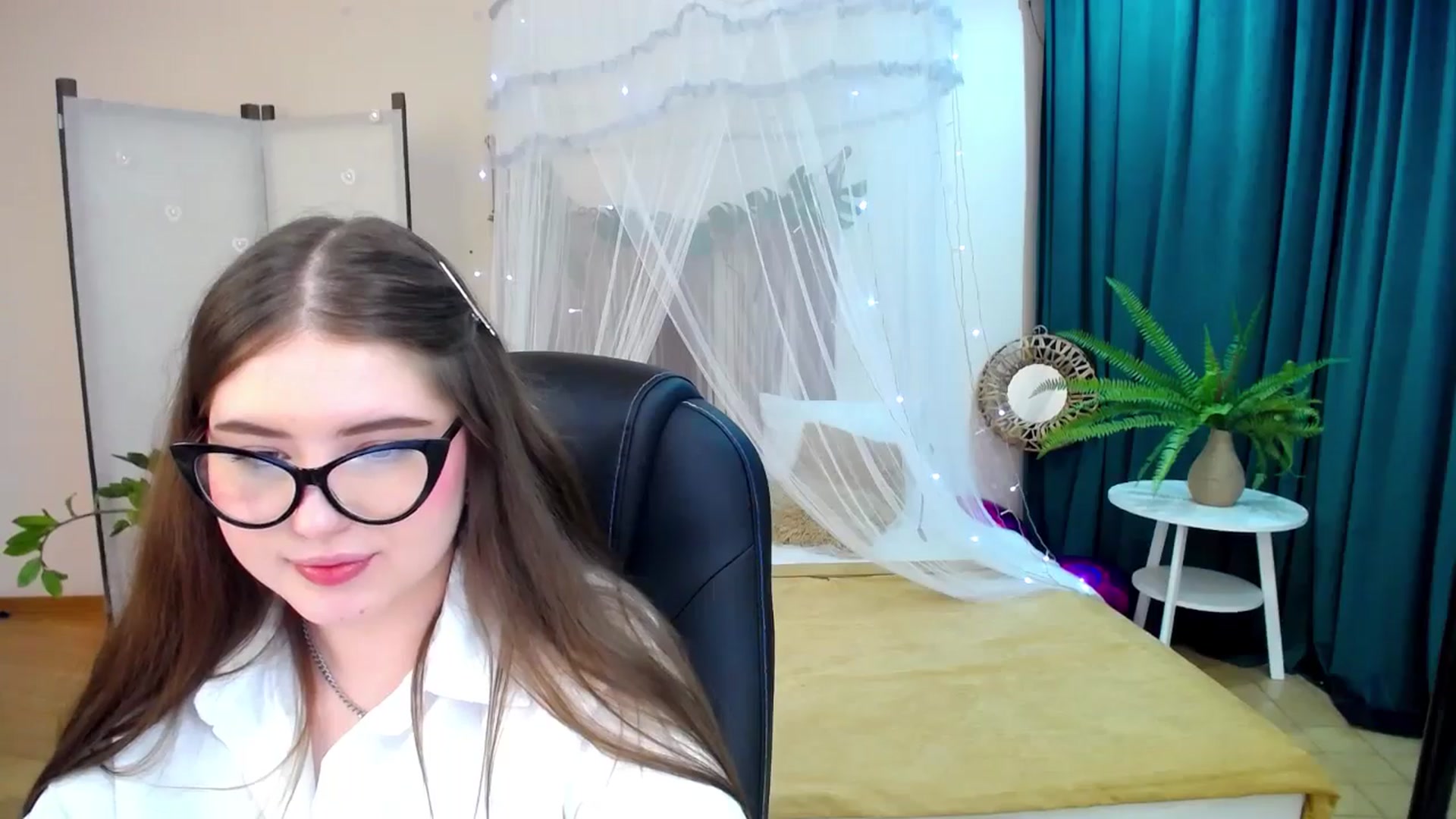 Gallery image thumbnail from AdmireMyEyes's myfreecams stream on, 03/07/2025, 21:31 image 11 of 20