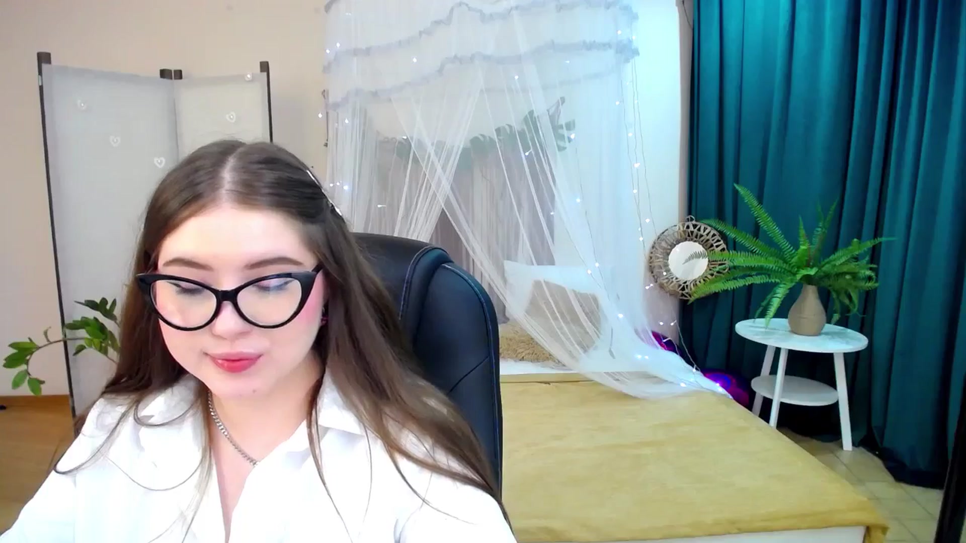 Gallery image thumbnail from AdmireMyEyes's myfreecams stream on, 03/07/2025, 21:31 image 7 of 20