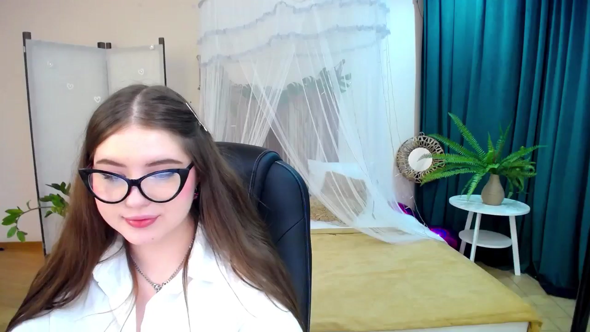 Gallery image thumbnail from AdmireMyEyes's myfreecams stream on, 03/07/2025, 21:31 image 12 of 20