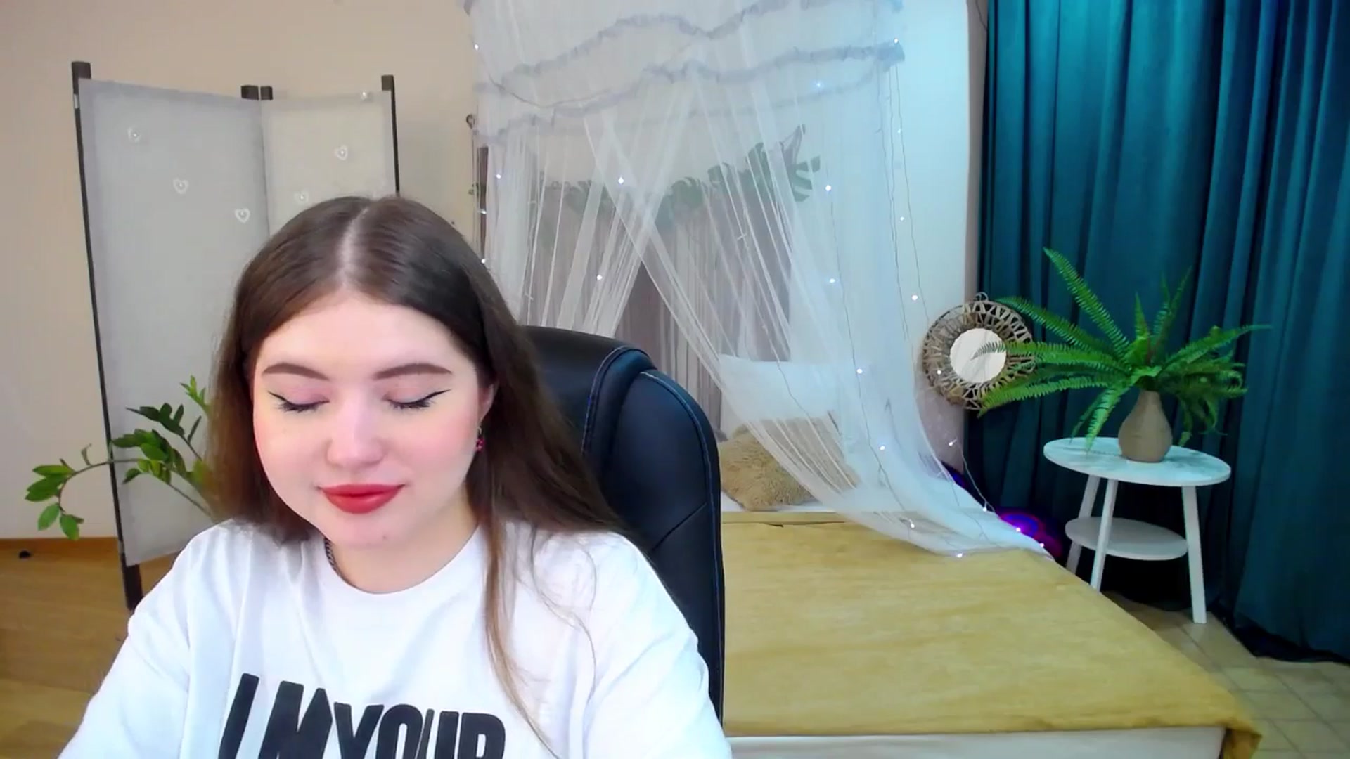 Gallery image thumbnail from AdmireMyEyes's myfreecams stream on, 03/09/2025, 19:00 image 7 of 20