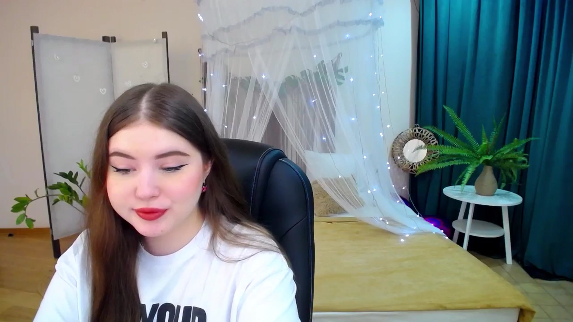Gallery image thumbnail from AdmireMyEyes's myfreecams stream on, 03/09/2025, 19:00 image 2 of 20