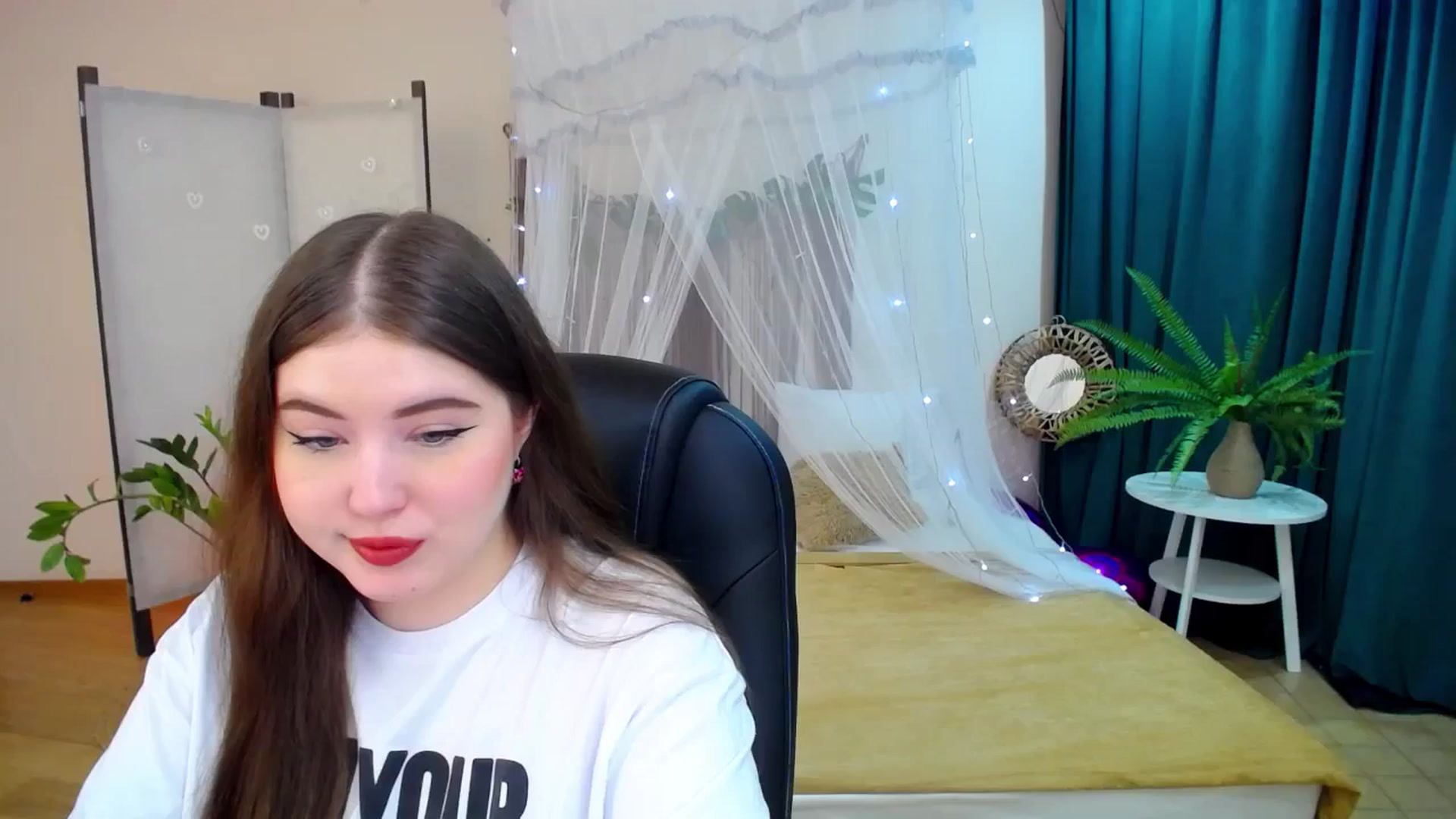 Gallery image thumbnail from AdmireMyEyes's myfreecams stream on, 03/09/2025, 19:00 image 1 of 20